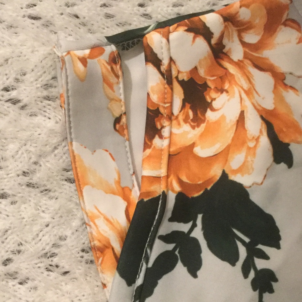 Floral Crop Top - Picture 3 of 3